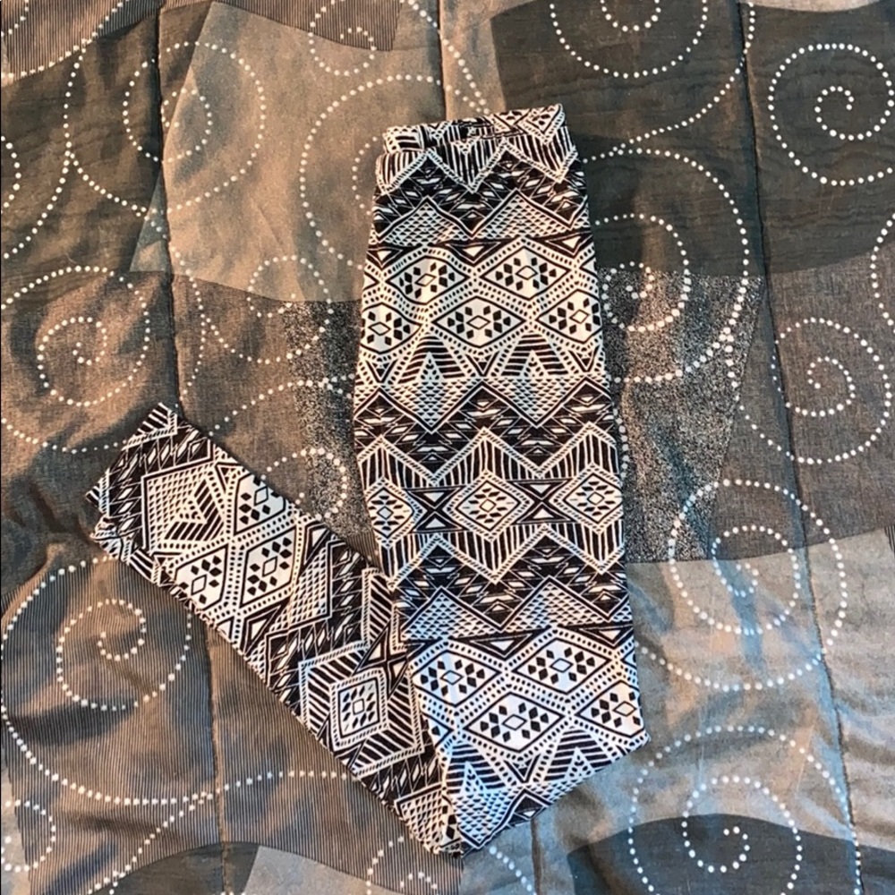 Black and white leggings size small